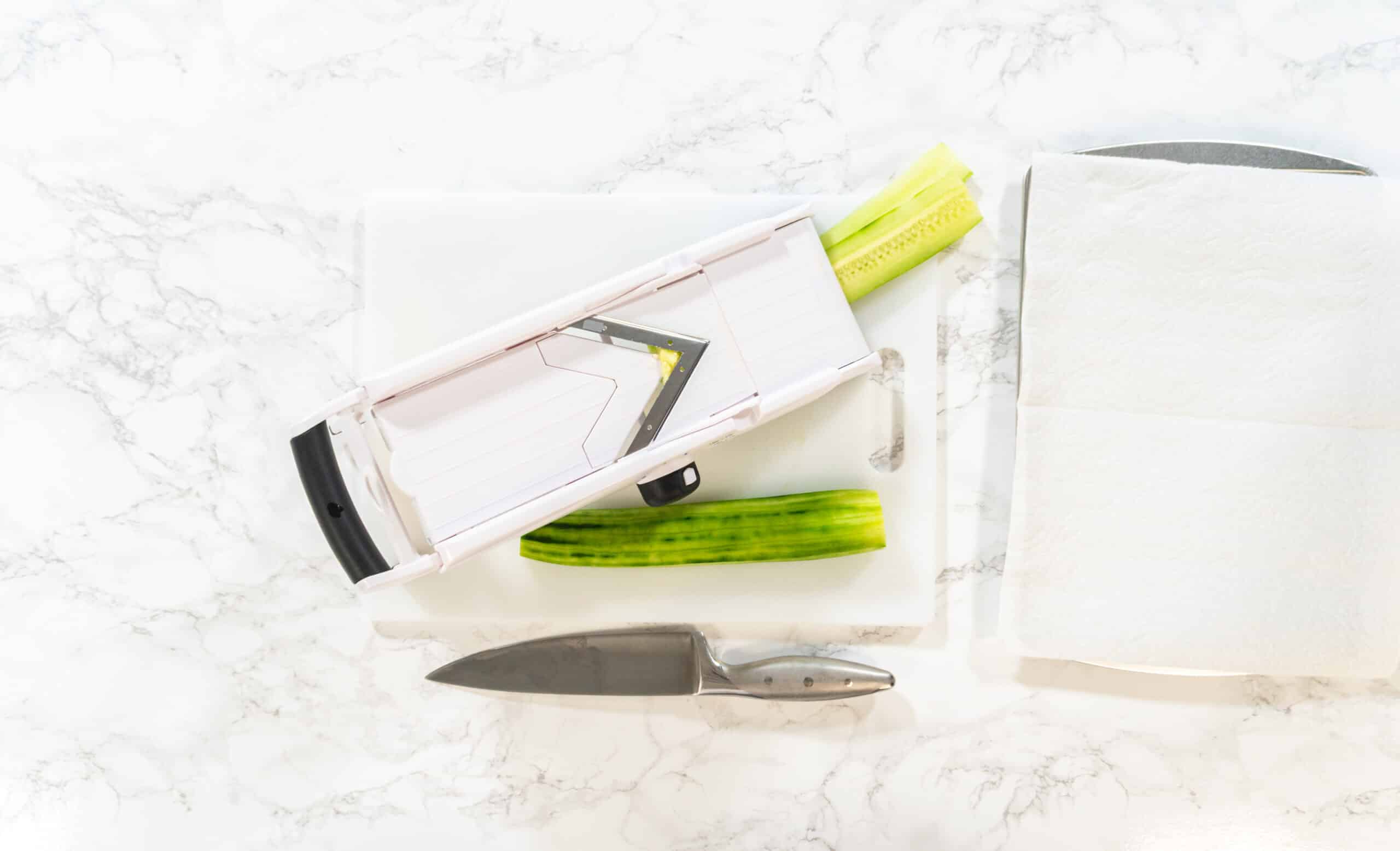 Mandoline de cuisine pour trancher finement et régulièrement les légumes