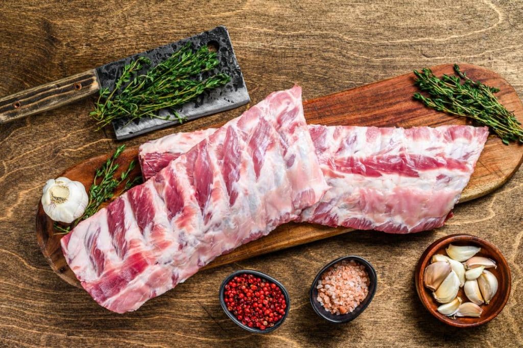 Comment préparer des travers de porc ?
