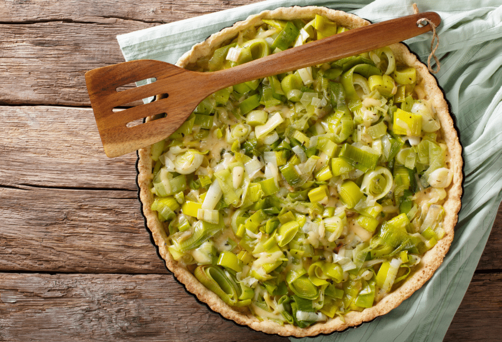Cuisson des poireaux pour la préparation d'une quiche