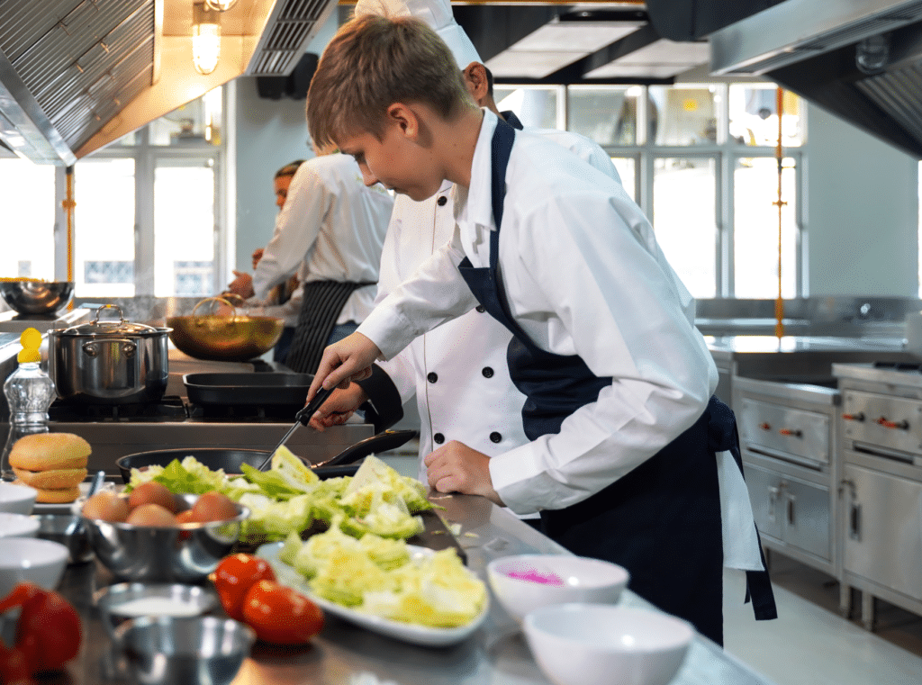 Élève en formation cuisine professionnelle